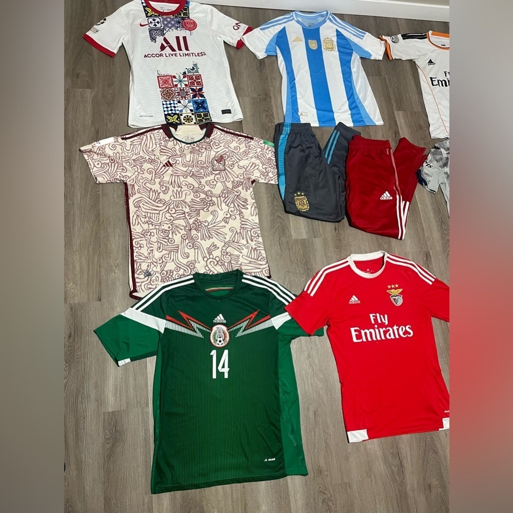 Soccer jersey shirt collection - Picture 3 of 4
